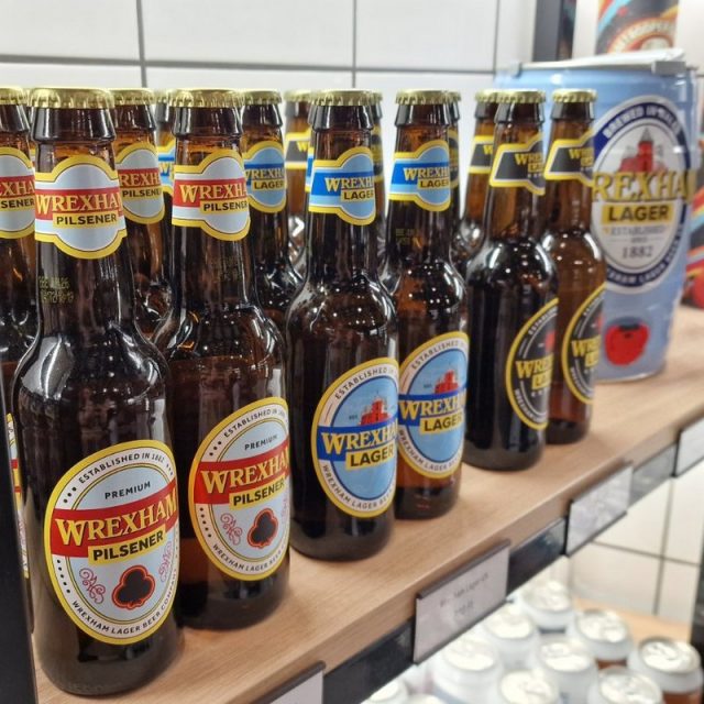 https://center.beer/wp-content/uploads/2025/01/wrexham-lager-beer-to-go-on-sale-in-hungary-df4c1e3-640x640.jpg