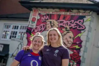 https://center.beer/wp-content/uploads/2025/03/england-womens-rugby-stars-honoured-with-stunning-red-roses-mural-at-iconic-london-rugby-pub-ahead-of-womens-six-nations-0a400a4.webp