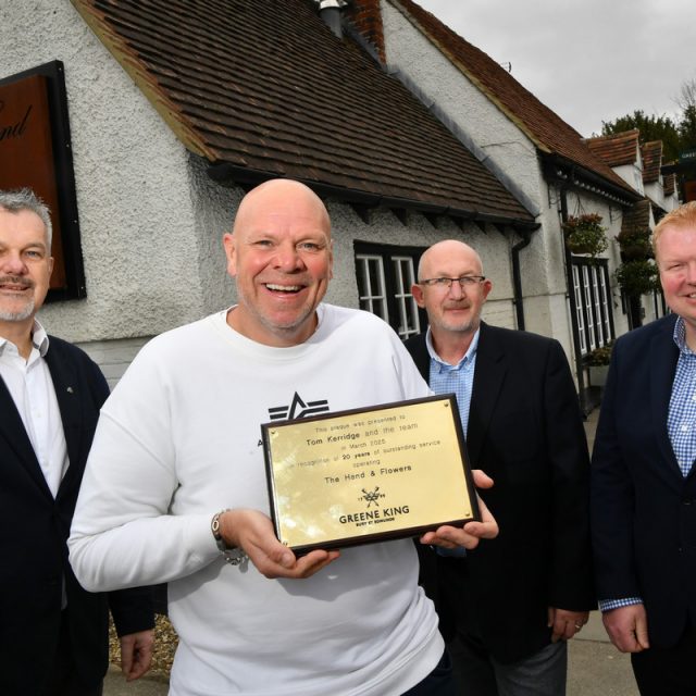 https://center.beer/wp-content/uploads/2025/03/greene-king-and-tom-kerridge-celebrate-partnership-486fbb1-640x640.jpg