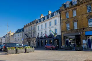 https://center.beer/wp-content/uploads/2025/04/brakspear-expands-honeycomb-houses-with-acquisition-of-cirencester-hotel-f96e8f0.webp